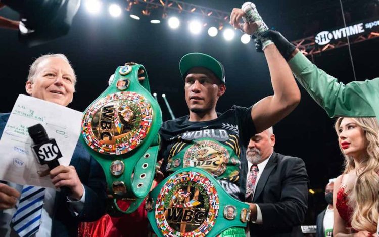 Benavidez noqueó al “Zurdo” Ramírez y se consagró tricampeón mundial