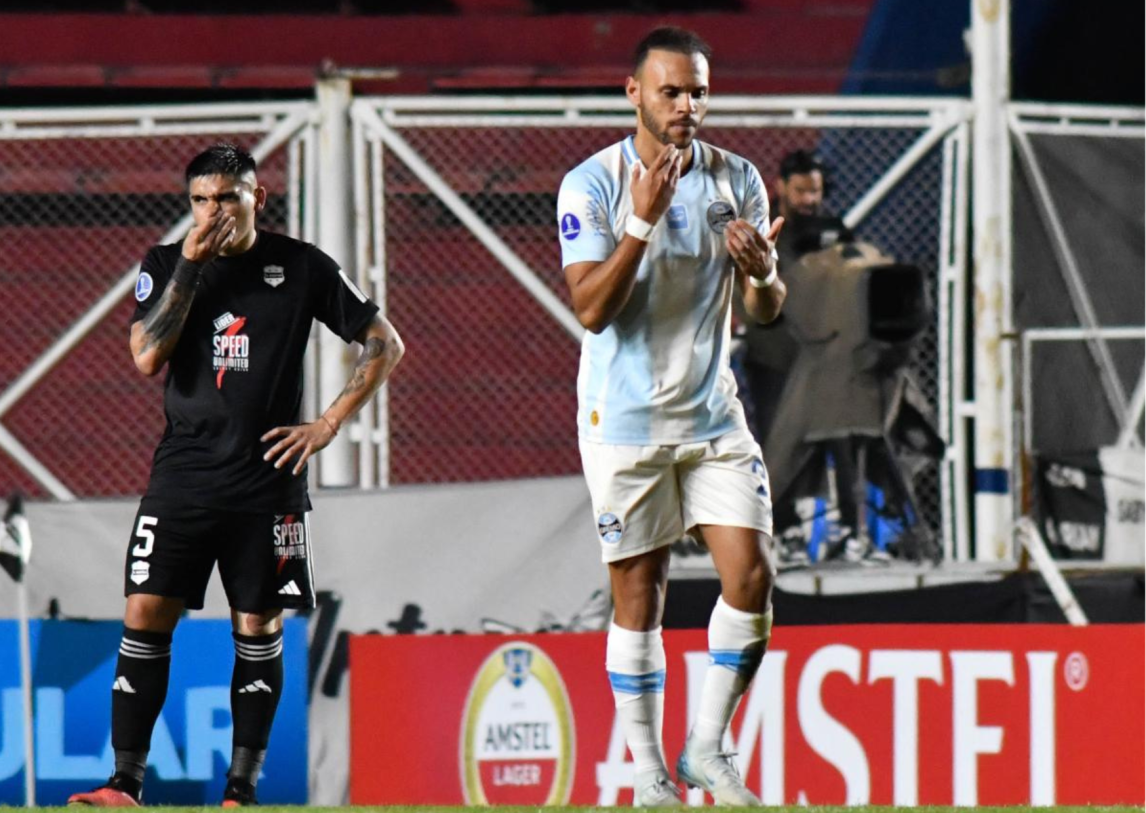 Gremio goleó a Riestra y complicó su futuro en la Sudamericana