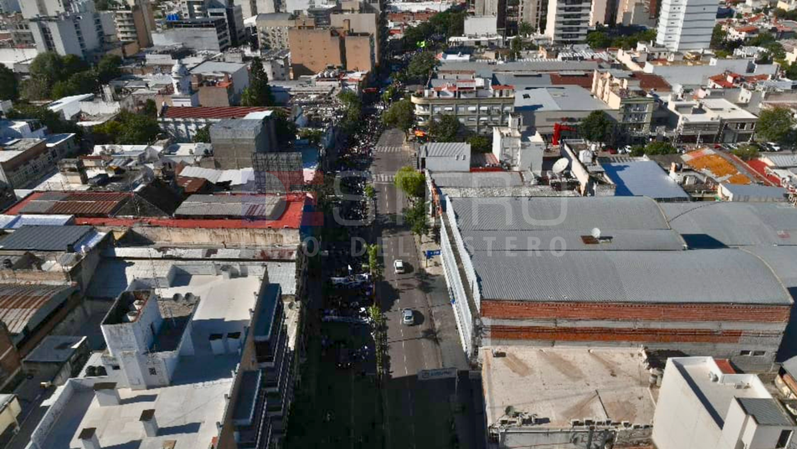 VIDEO | Impactantes imágenes de la multitudinaria marcha en defensa de la Universidad Pública en Santiago del Estero