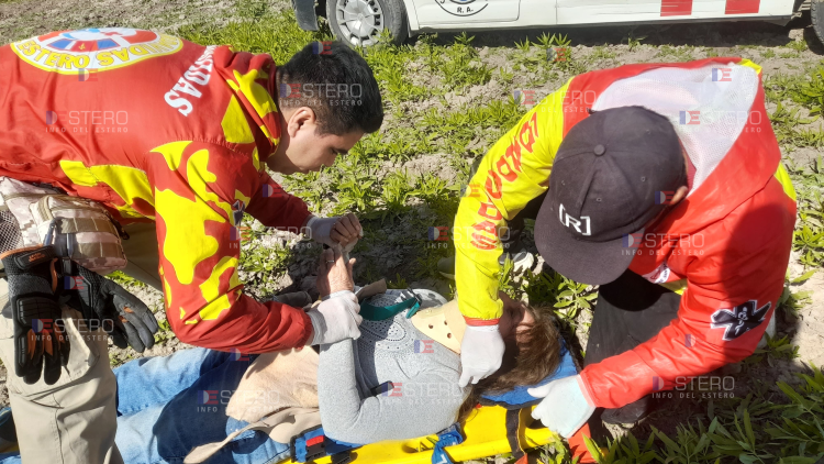 Ruta 5: perdió el control, atravesó un alambrado y terminó dentro de un campo