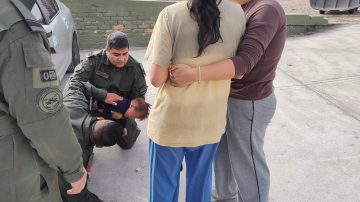 Gendarmes lograron reanimar a un niño que no podía respirar