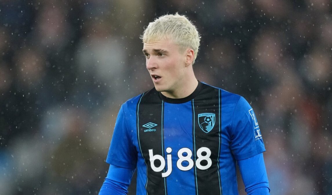 Escándalo en la Premier: Bournemouth investiga a Álex Jiménez por presuntos chats con una menor