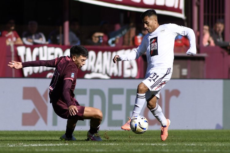 Lanús y Riestra no se sacaron diferencias en La Fortaleza