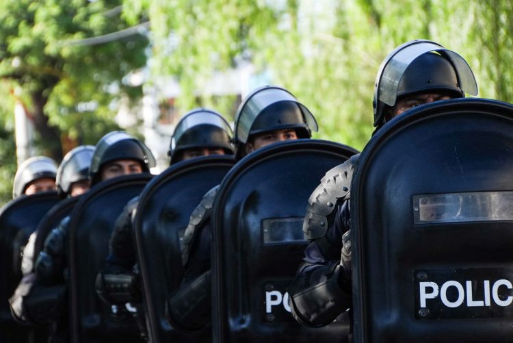 B° Santa Lucía: falso policía simuló un operativo para engañar al propietario de una vivienda