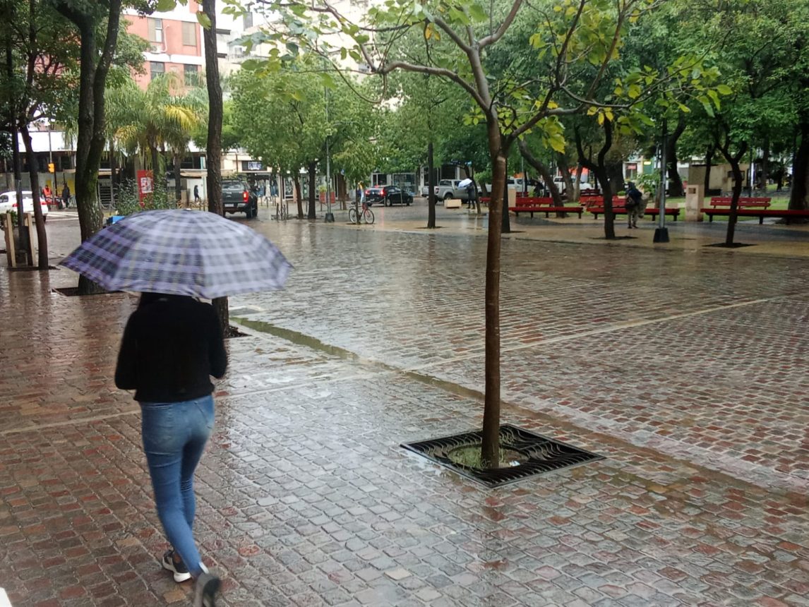 Jueves fresco y con lloviznas durante la mañana en Santiago del Estero