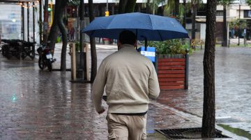Vuelve el frío y hay tres provincias bajo alerta por lluvias: qué pasará en Santiago del Estero