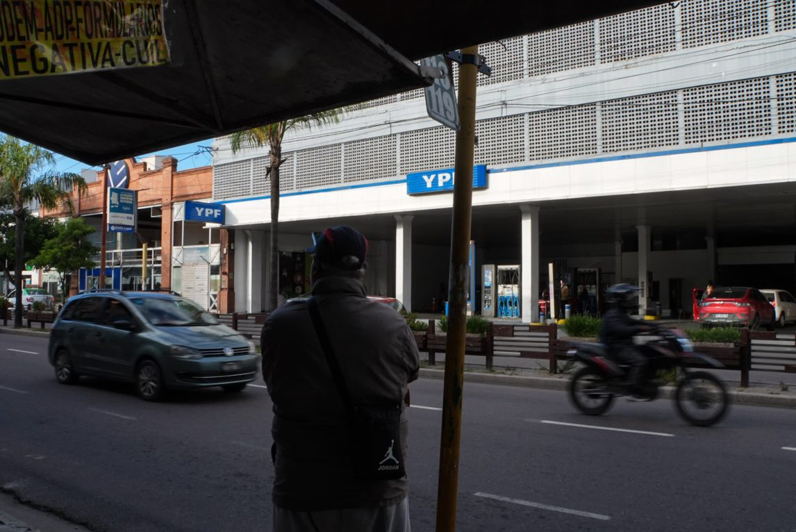 Usuarios de las líneas 15 y 19 denunciaron demoras y menos frecuencias en medio del debate por un nuevo aumento