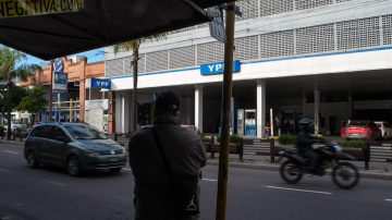Usuarios de las líneas 15 y 19 denunciaron demoras y menos frecuencias en medio del debate por un nuevo aumento