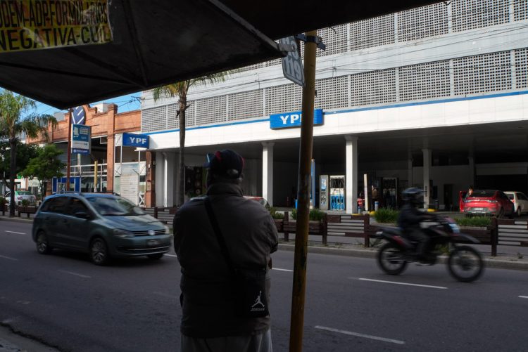 Usuarios de las líneas 15 y 19 denunciaron demoras y menos frecuencias en medio del debate por un nuevo aumento