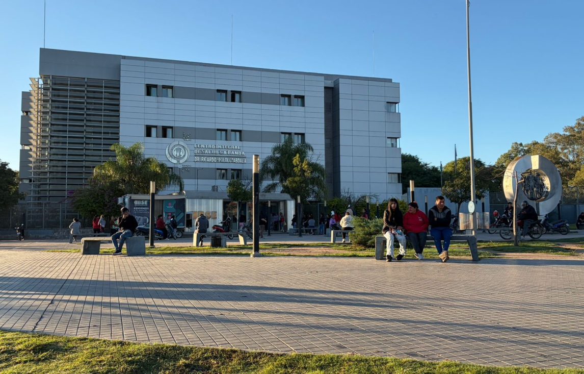 Motochorros las voltearon de la moto para robarles, salieron del CISB y fueron a buscarlos