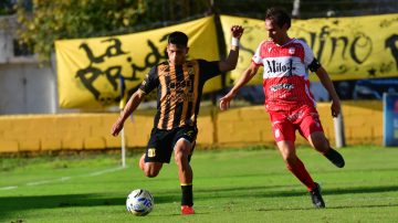 Mitre no hizo pie de local y cayó frente al puntero Deportivo Morón