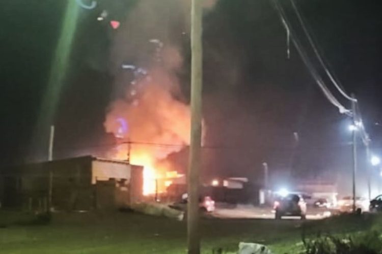 Murieron un bebé y dos adultos tras la explosión de un edificio en Perito Moreno