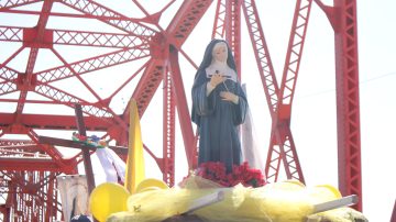 Decenas de fieles participaron de la “Caminata por la Paz” en honor a Santa Rita