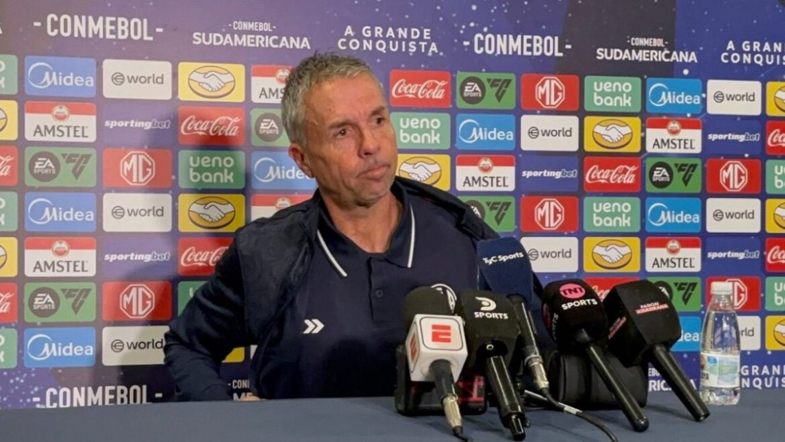 Gustavo Álvarez denunció agresiones de hinchas de Santos tras el empate de San Lorenzo