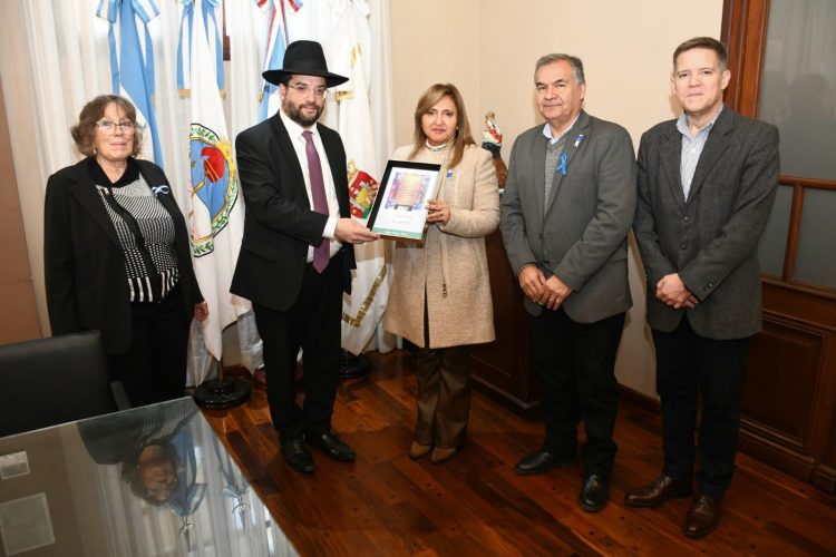 Norma Fuentes recibió en el salón de acuerdos al Gran Rabino Eliahu Hamra