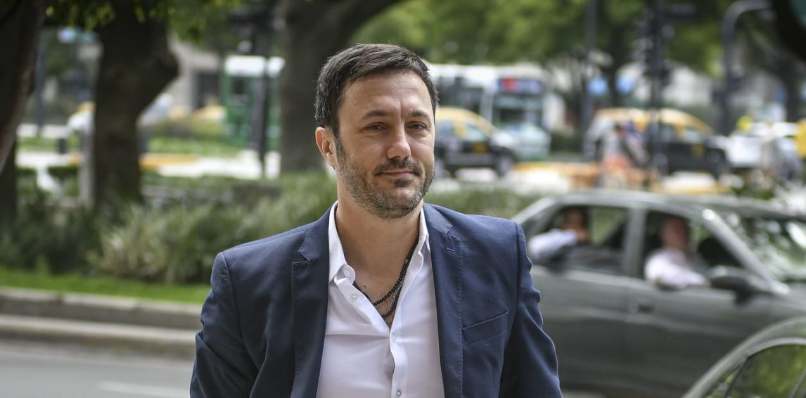 Denunciaron a Luis Petri por presuntas irregularidades en la compra de un avión para la Fuerza Aérea
