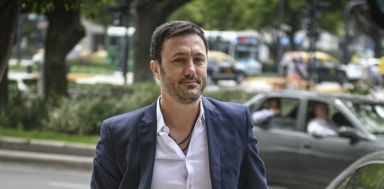Denunciaron a Luis Petri por presuntas irregularidades en la compra de un avión para la Fuerza Aérea
