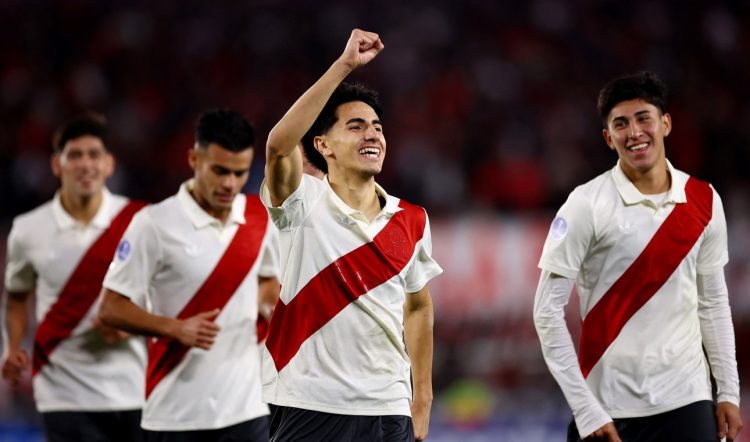 River goleó a Blooming y avanzó a octavos con una fiesta en el Monumental
