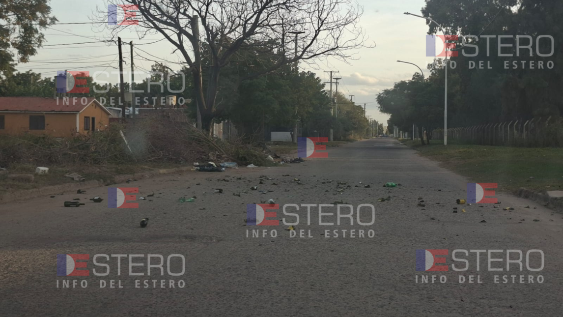 “Si frenas de noche, te roban”: vecinos denuncian que rompen botellas y esparcen los vidrios en un ingreso al barrio Primero de Mayo