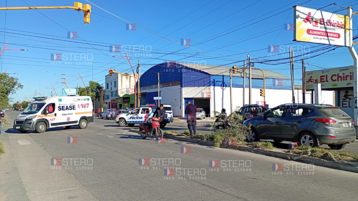 Una pareja y su bebé fueron hospitalizados tras un terrible choque contra un auto