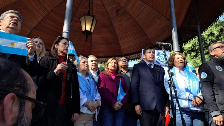 En la multitudinaria marcha en Santiago, Ledesma defendió la universidad pública y el sistema científico