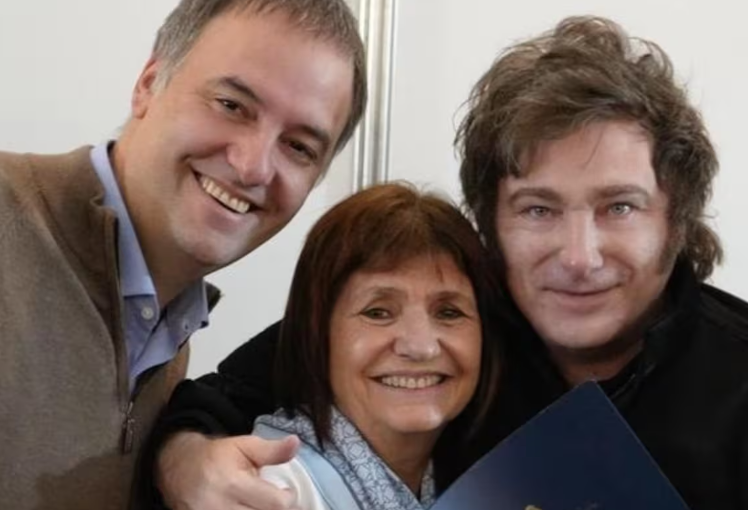 Crece la interna en el Gobierno: Bullrich habría pedido la salida de Adorni y escala la tensión con Milei