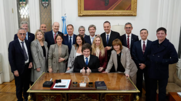 Javier Milei reúne hoy a todo el Gabinete en plena interna por los dichos de Bullrich sobre Adorni