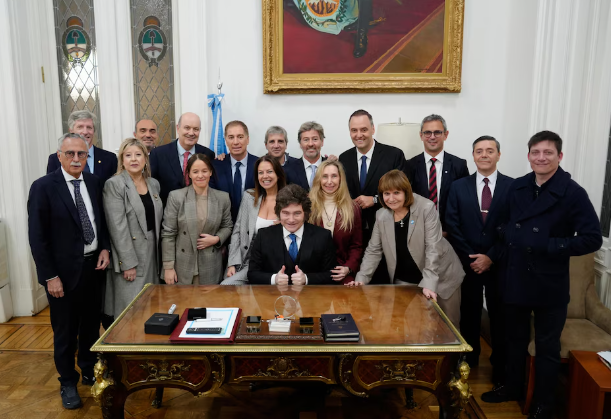 Javier Milei reúne hoy a todo el Gabinete en plena interna por los dichos de Bullrich sobre Adorni