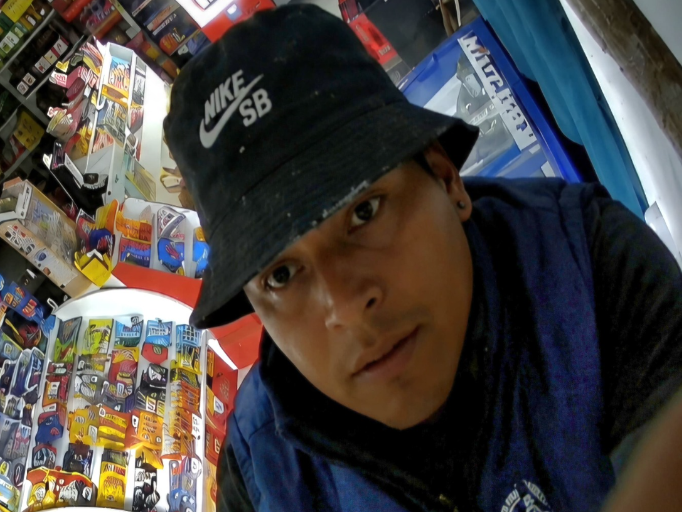 “Ya perdí la cuenta de las veces que entró”: comerciante denunció reiterados robos y difundió el video del ladrón llevándose de todo