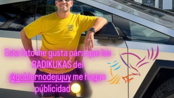 “Soy amante de los fierros y lo pagué con mi trabajo”: el diputado libertario que llegó al Congreso en un Tesla defendió la millonaria compra
