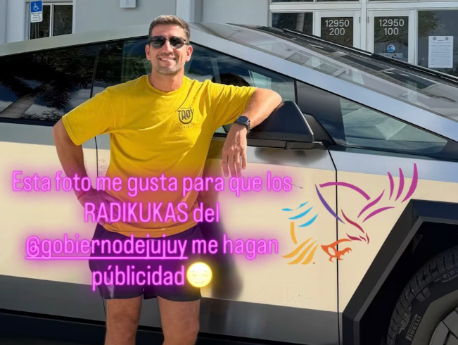“Soy amante de los fierros y lo pagué con mi trabajo”: el diputado libertario que llegó al Congreso en un Tesla defendió la millonaria compra