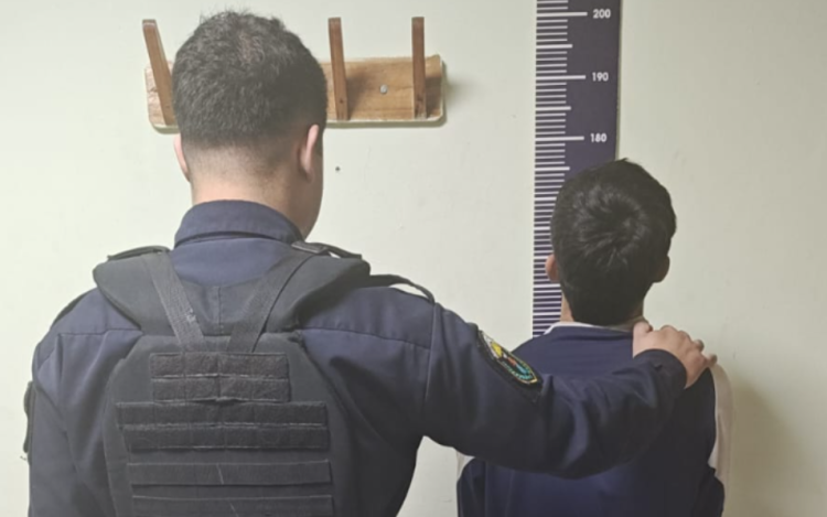 Atraparon a un ladrón que intentó robar una caja registradora desde un comercio en Quimilí