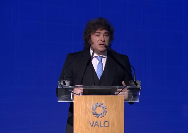 Milei afirmó que la economía soportó “dos shocks muy negativos” y aseguró que la inflación continuará en baja