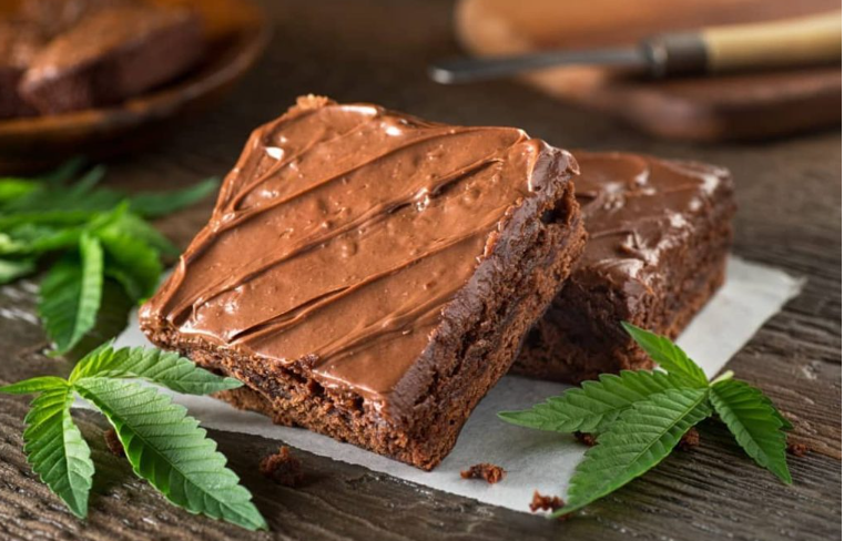 Seis alumnos terminaron intoxicados tras consumir brownies con marihuana en una escuela