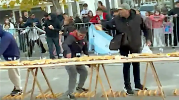 Increíble: vecinos saquearon un sándwich gigante de matambre a la pizza