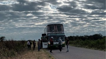 Pésimo estado de los colectivos de San Cristóbal: diez horas varados y sin asistencia en la ruta