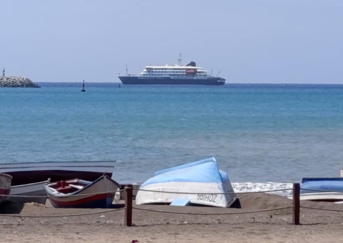 Cabo Verde no permite que desembarquen los pasajeros del crucero con brote de hantavirus