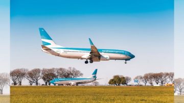 La paradoja de Aerolíneas: mientras la empresa logra un superávit récord, enfrenta un millonario pedido de embargo en EE.UU.