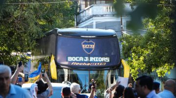 Boca llegó a Santiago del Estero y fue recibido por una multitud de hinchas