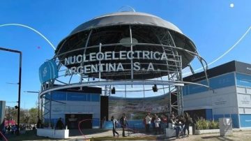 Escándalo en Nucleoeléctrica Argentina: denuncian gastos de lujo y servicios de peluquería con tarjetas corporativas
