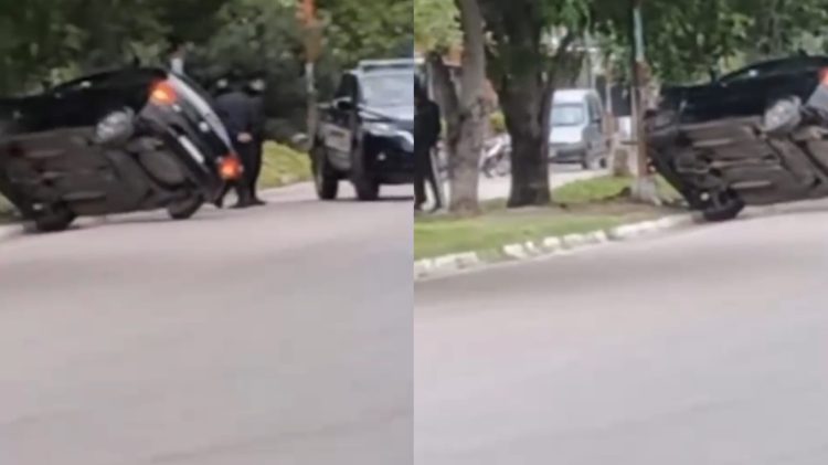 Conductor perdió el control de su auto y terminó chocando contra una columna