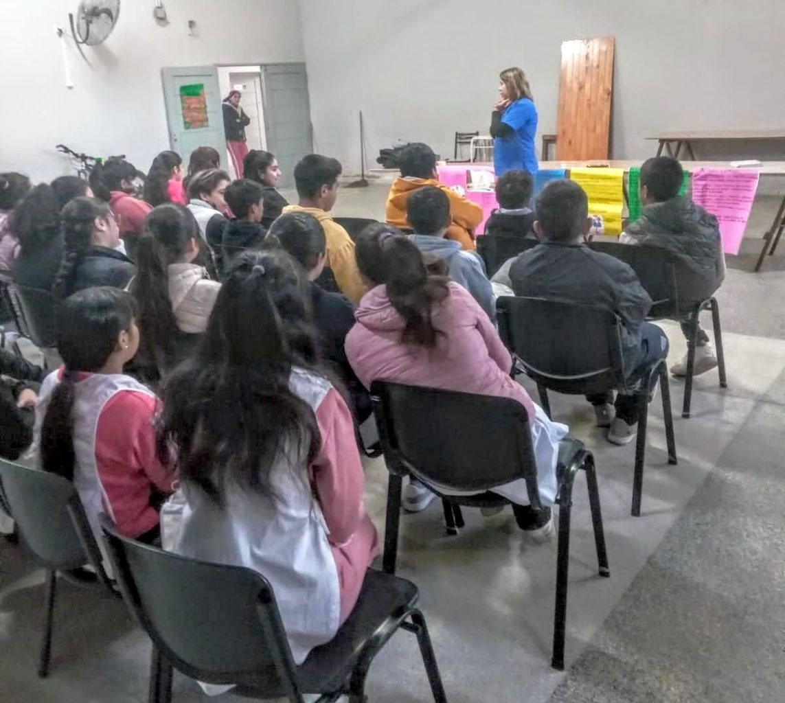 Alumnos de la Escuela Municipal “Ada Nilda Alderete” participaron de una charla sobre ”Salud mental y bullying”