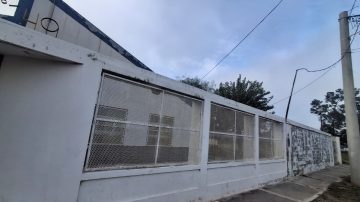 Hallaron una ofrenda con pochoclos y chupetines en un jardín de La Banda
