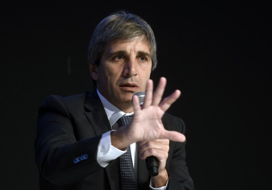 Caputo busca eliminar subsidios por “zona fría” y abre un frente de conflicto con gobernadores aliados