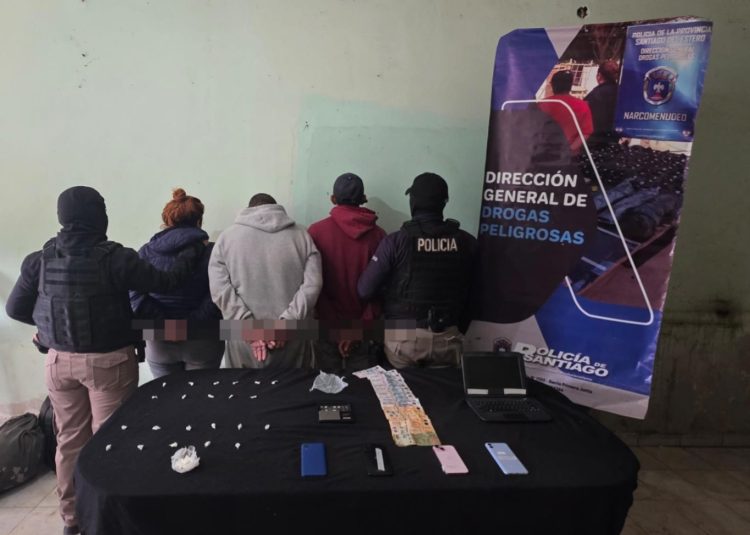 Los Juríes: secuestran 22 dosis de cocaína listas para la venta y detienen a tres personas