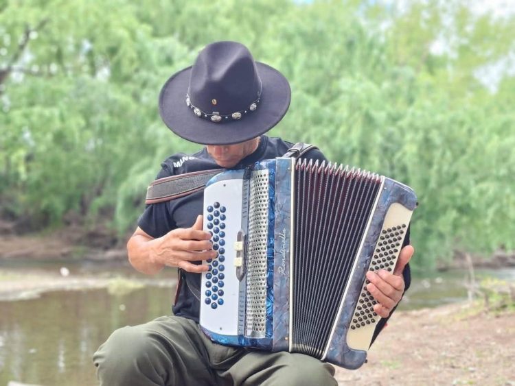 Rubén Castaño presenta “El Regreso”, una producción que revive los grandes éxitos de su trayectoria