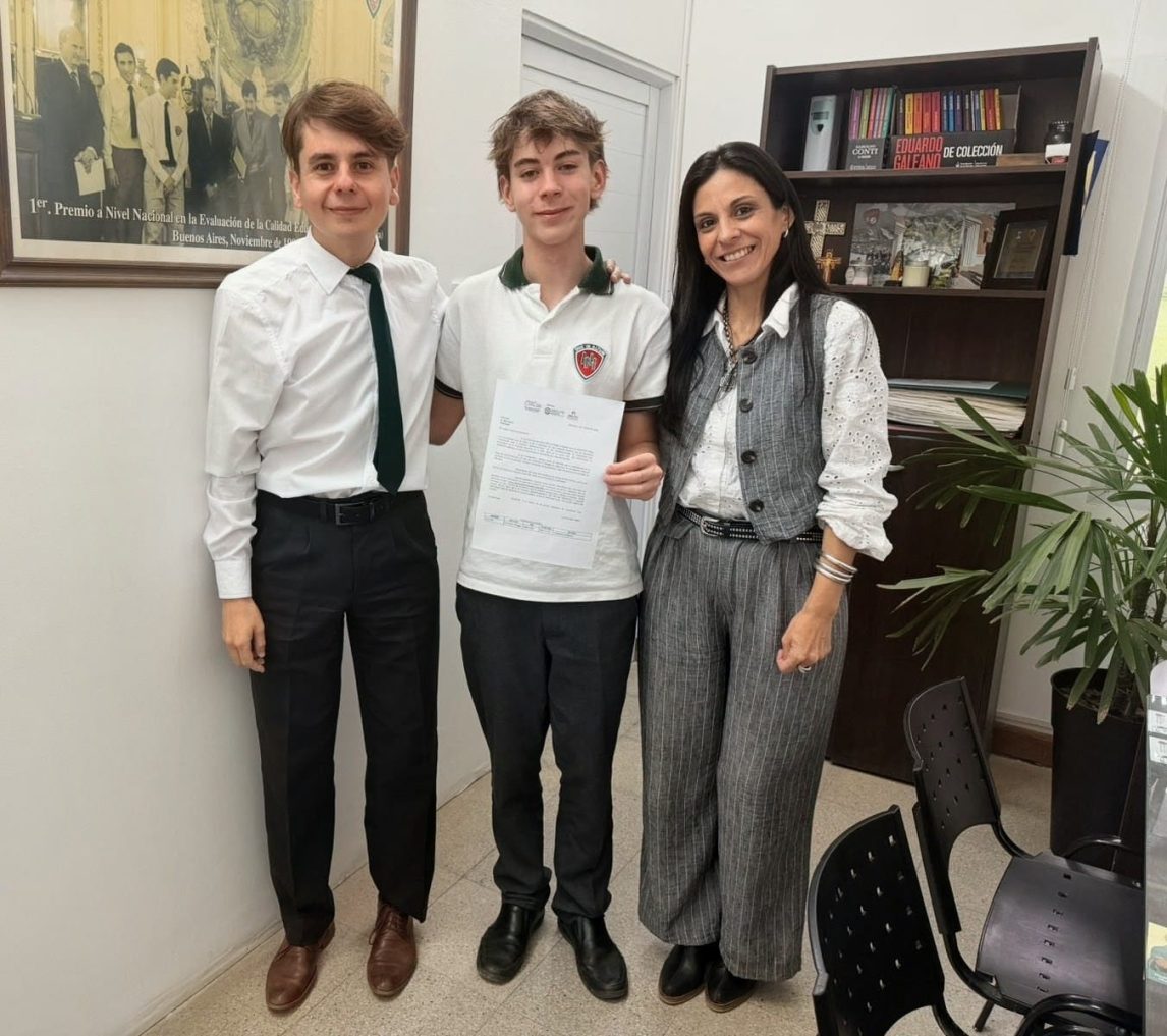 Un estudiante del Colegio Hermas busca su lugar en la olimpiada iberoamericana de ciencias