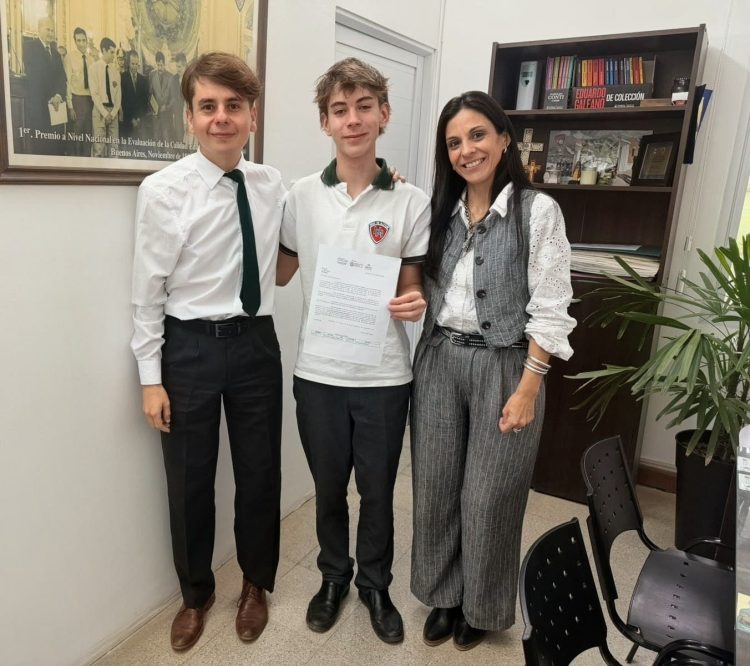 Un estudiante del Colegio Hermas busca su lugar en la olimpiada iberoamericana de ciencias