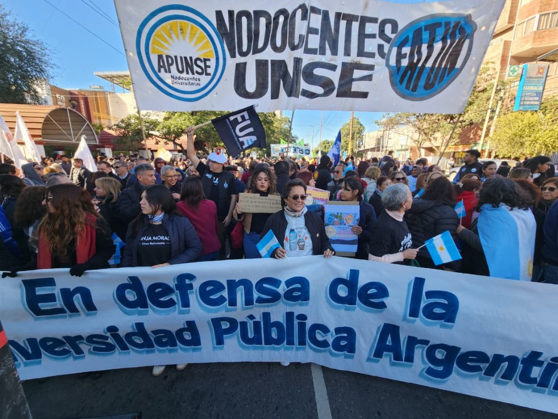 Estudiantes, docentes y trabajadores marchan en defensa de la universidad pública
