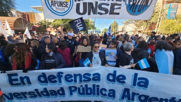 Estudiantes, docentes y trabajadores marchan en defensa de la universidad pública